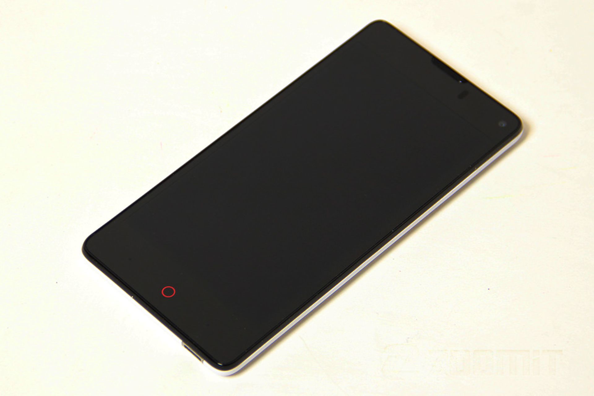 بررسی تلفن هوشمند ZTE Nubia Z5S mini
